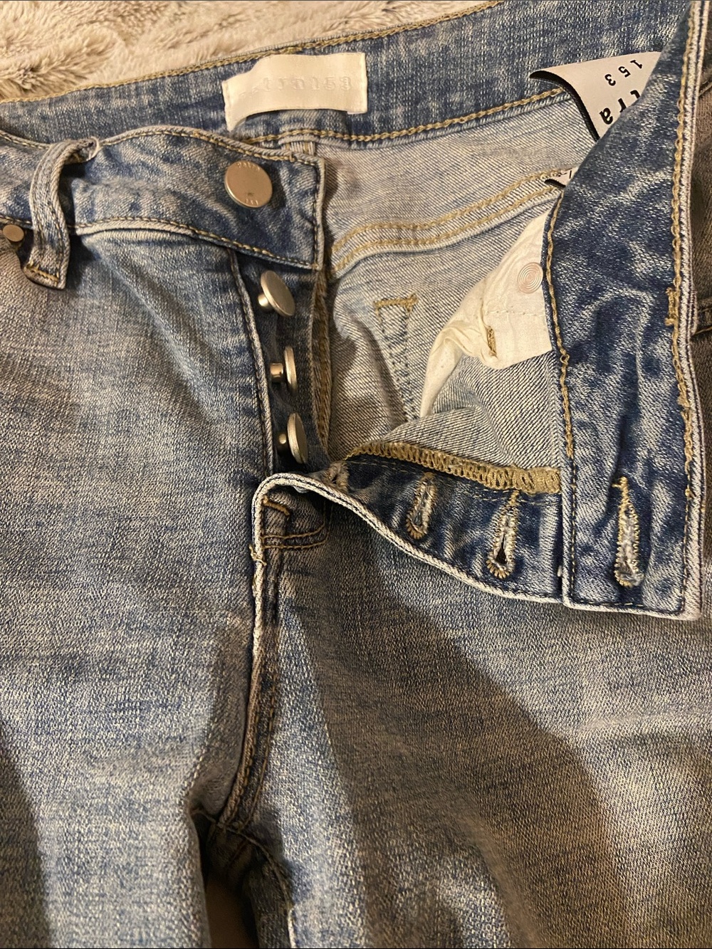Petra 153 Distressed Jeans